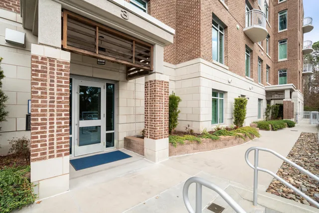 $3,500 | 155 Wingo Way, Unit 413, Mount Pleasant, SC 29464