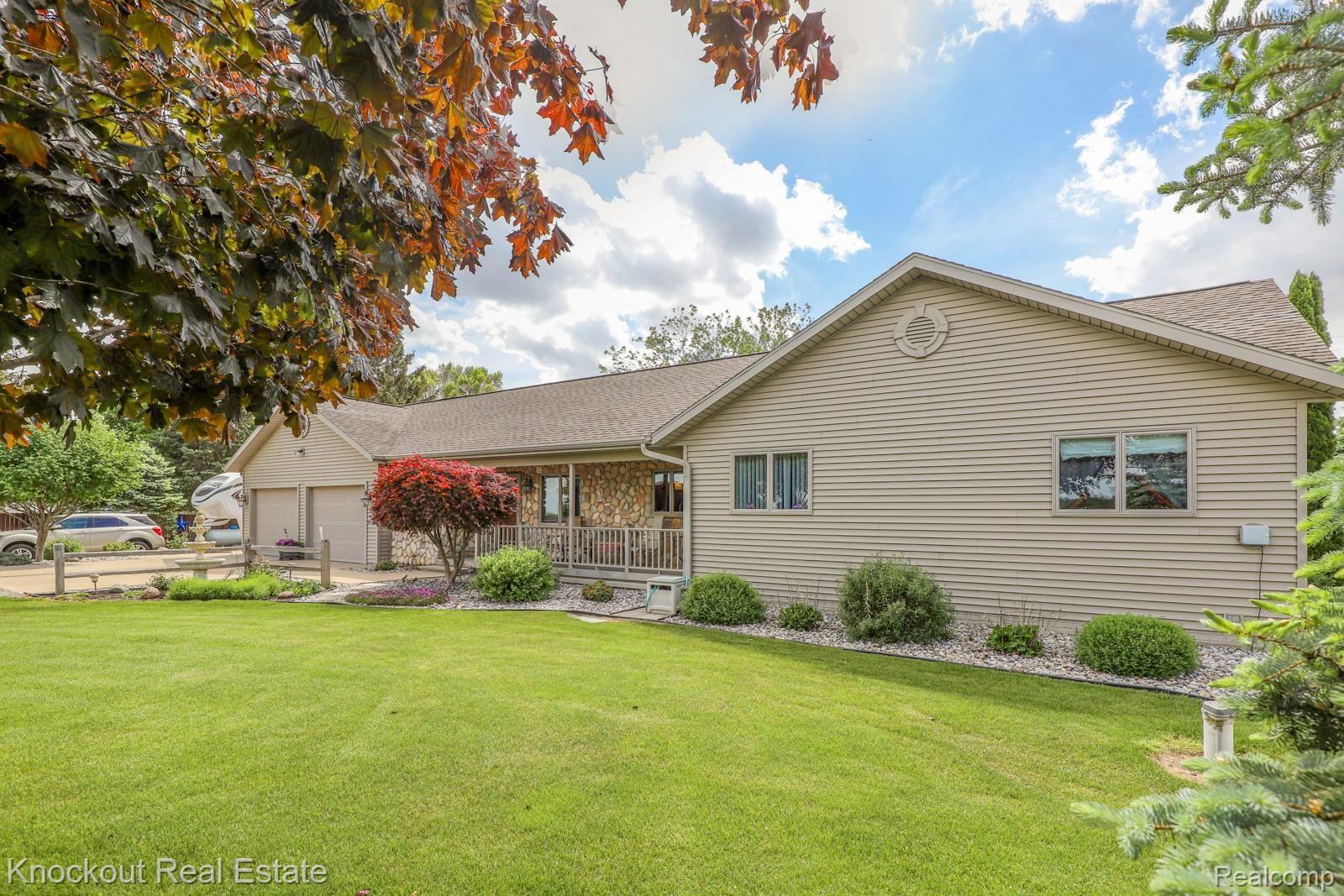 3060 South Kirk Road Vassar, MI 48768 - Photo 4 of 54 3060 Kirk Rd Vassar-4.jpg