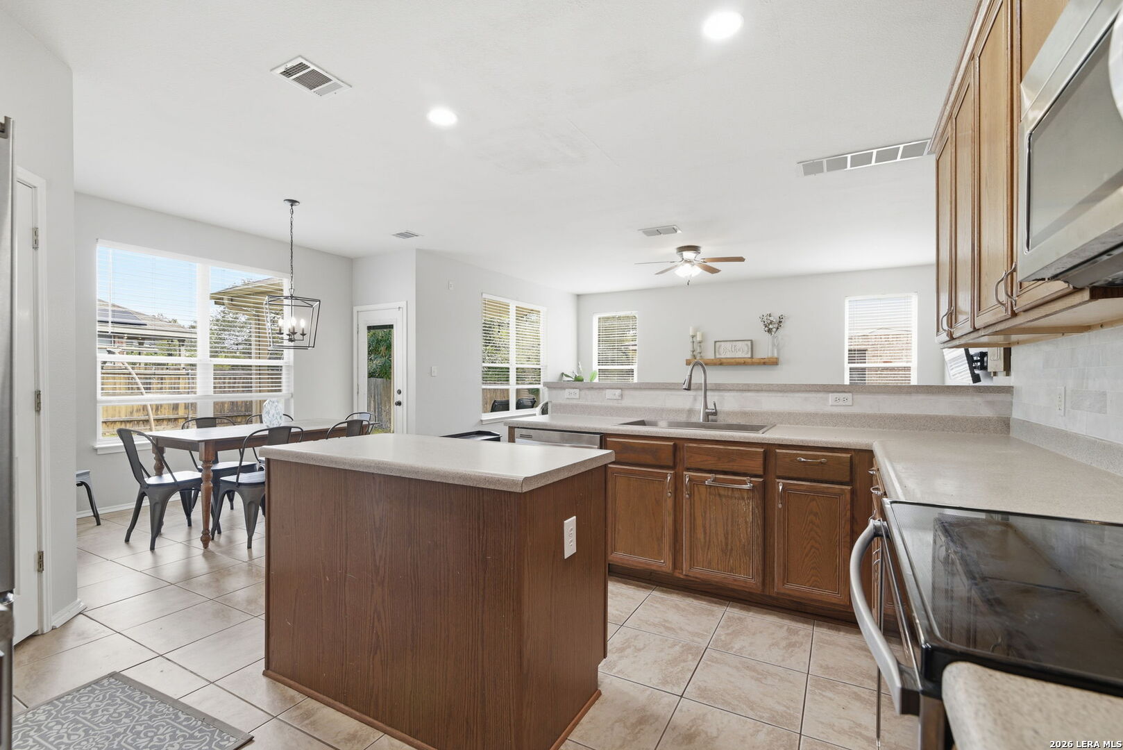 8423 Feather Trail Helotes, TX 78023 - Photo 10 of 36