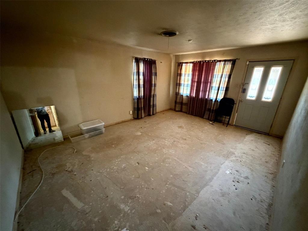 2121 Elton Road Haltom City, TX 76117 - Photo 4 of 22 Gallery Image 4