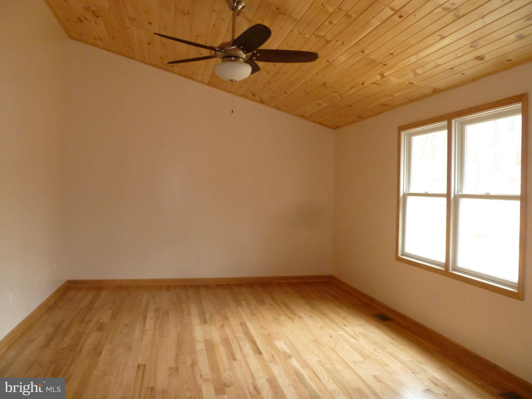 5799 Cold Run Valley Road Berkeley Springs, WV 25411 - Photo 15 of 27 Living Room
