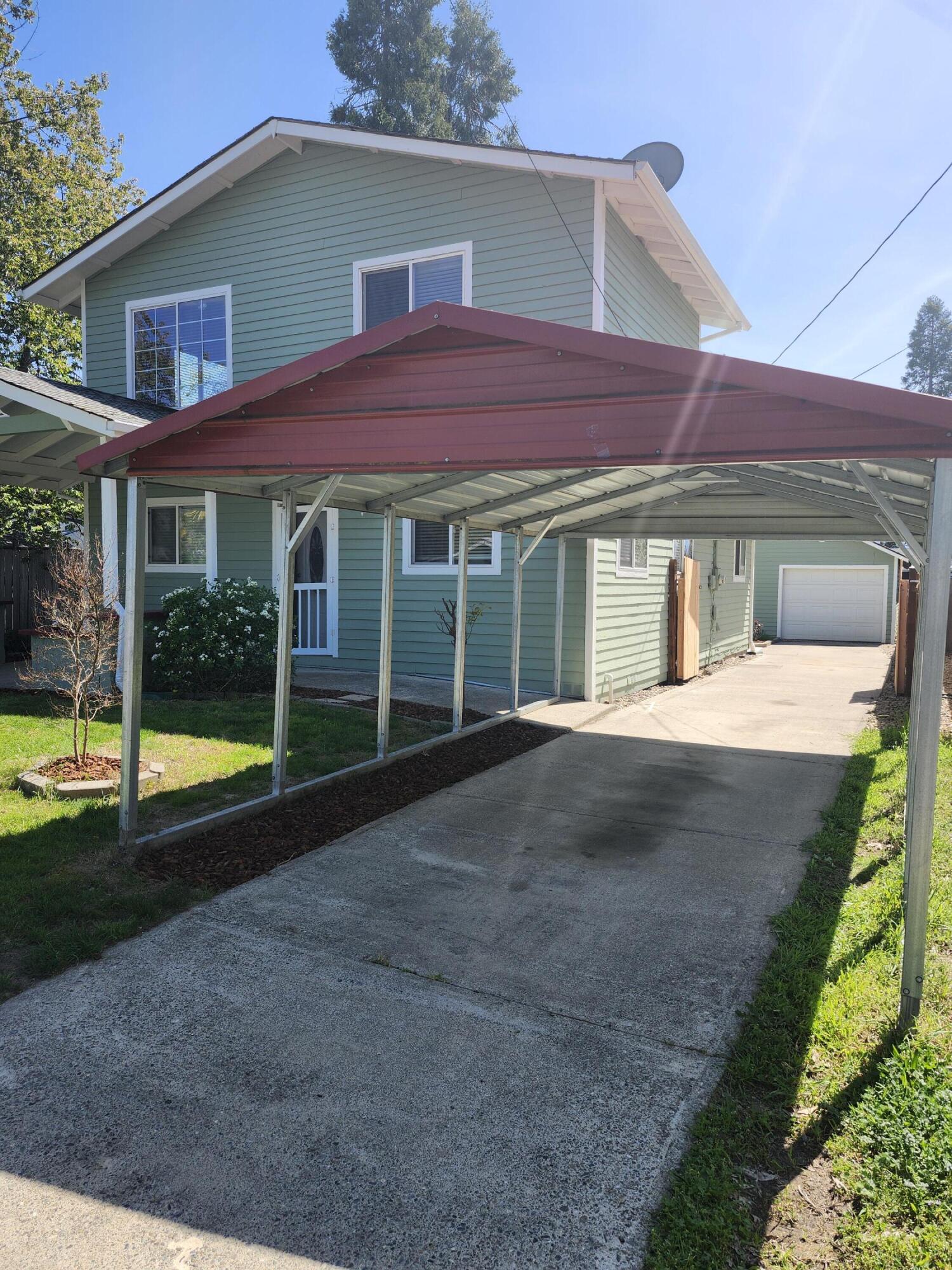1011 Southwest I Street Grants Pass, OR 97526 - Photo 7 of 47 20250415_140742