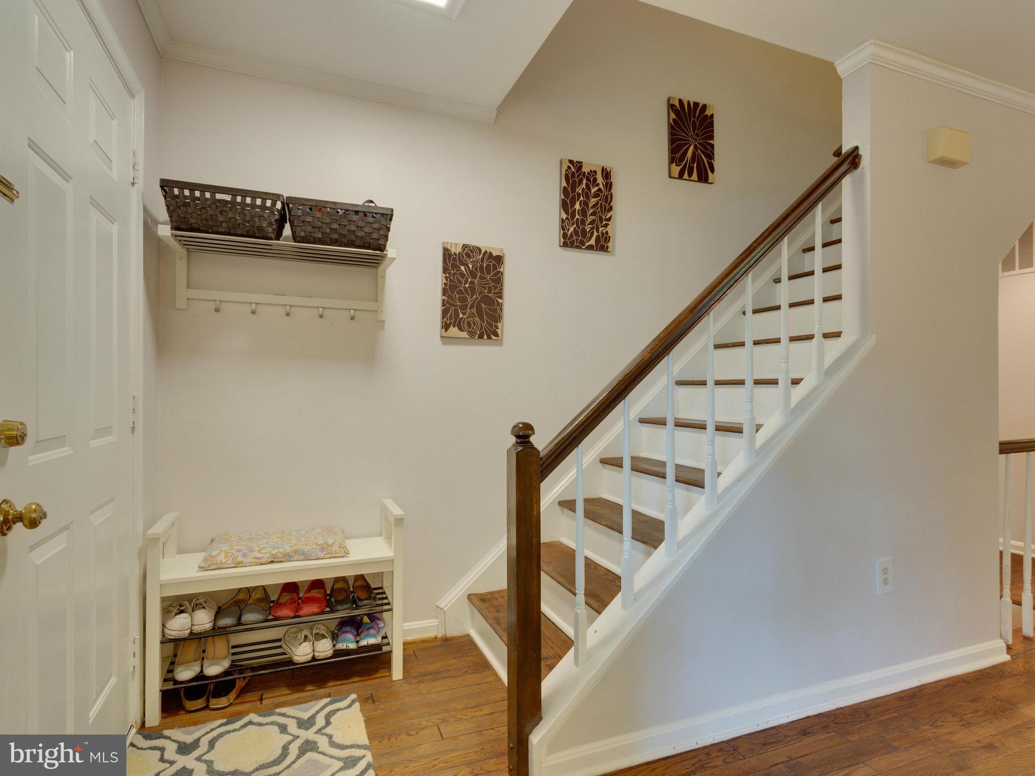8214 Maple Ridge Avenue Springfield, VA 22153 - Photo 2 of 23 Interior (General)