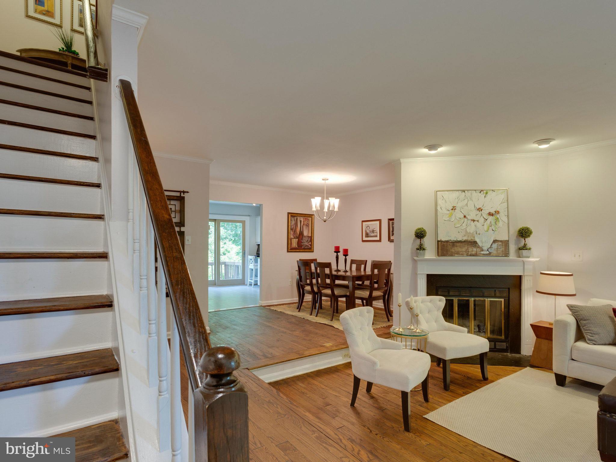 8214 Maple Ridge Avenue Springfield, VA 22153 - Photo 3 of 23 Living Room