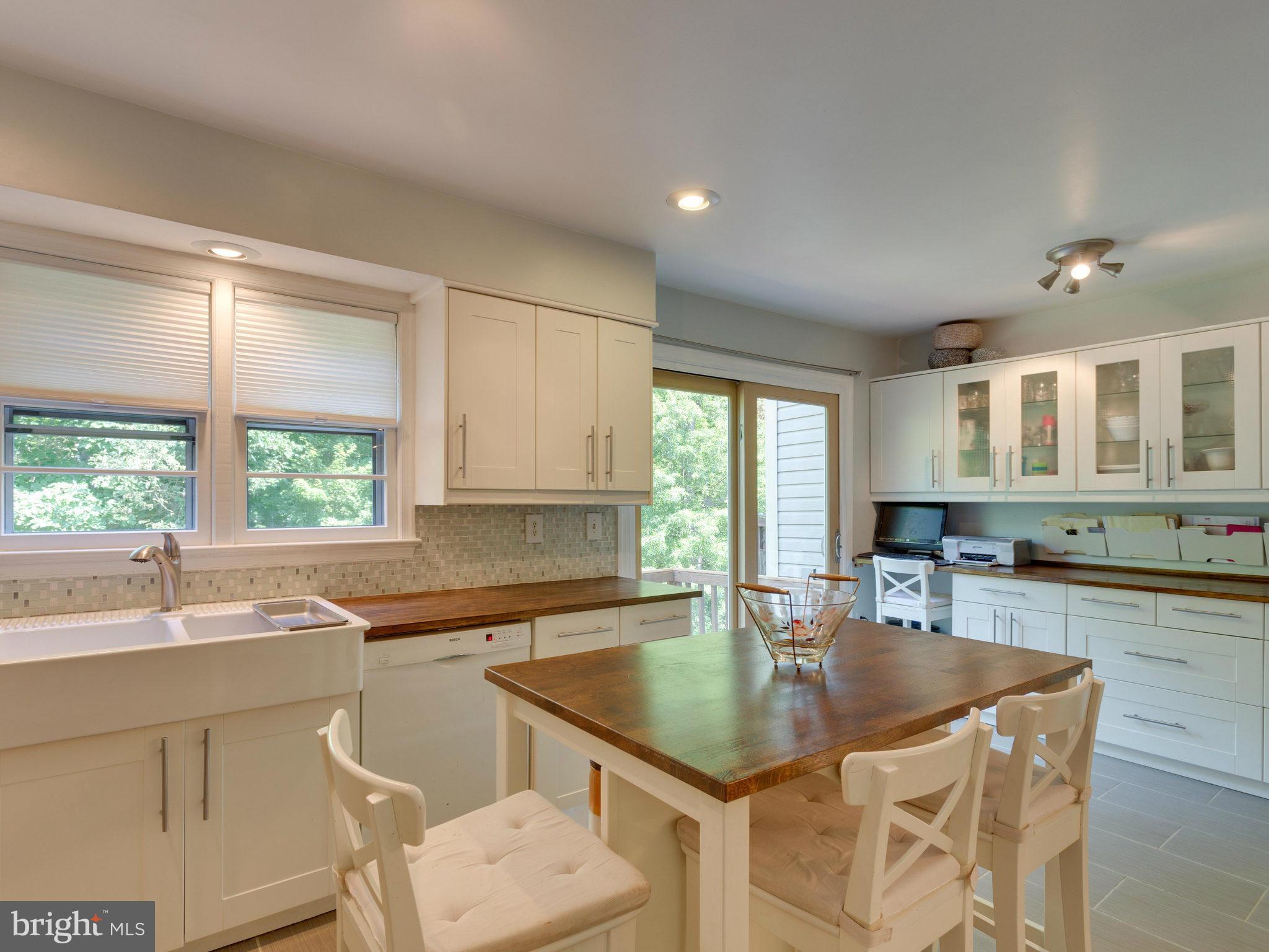 8214 Maple Ridge Avenue Springfield, VA 22153 - Photo 8 of 23 Kitchen