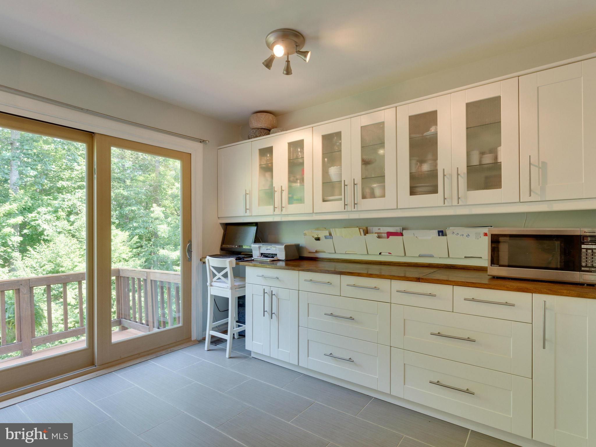 8214 Maple Ridge Avenue Springfield, VA 22153 - Photo 9 of 23 Kitchen