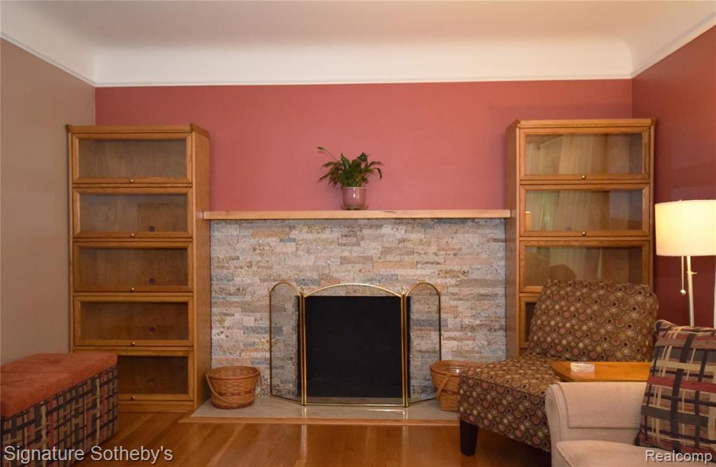 17190 Beverly Road Beverly Hills, MI 48025 - Photo 3 of 23