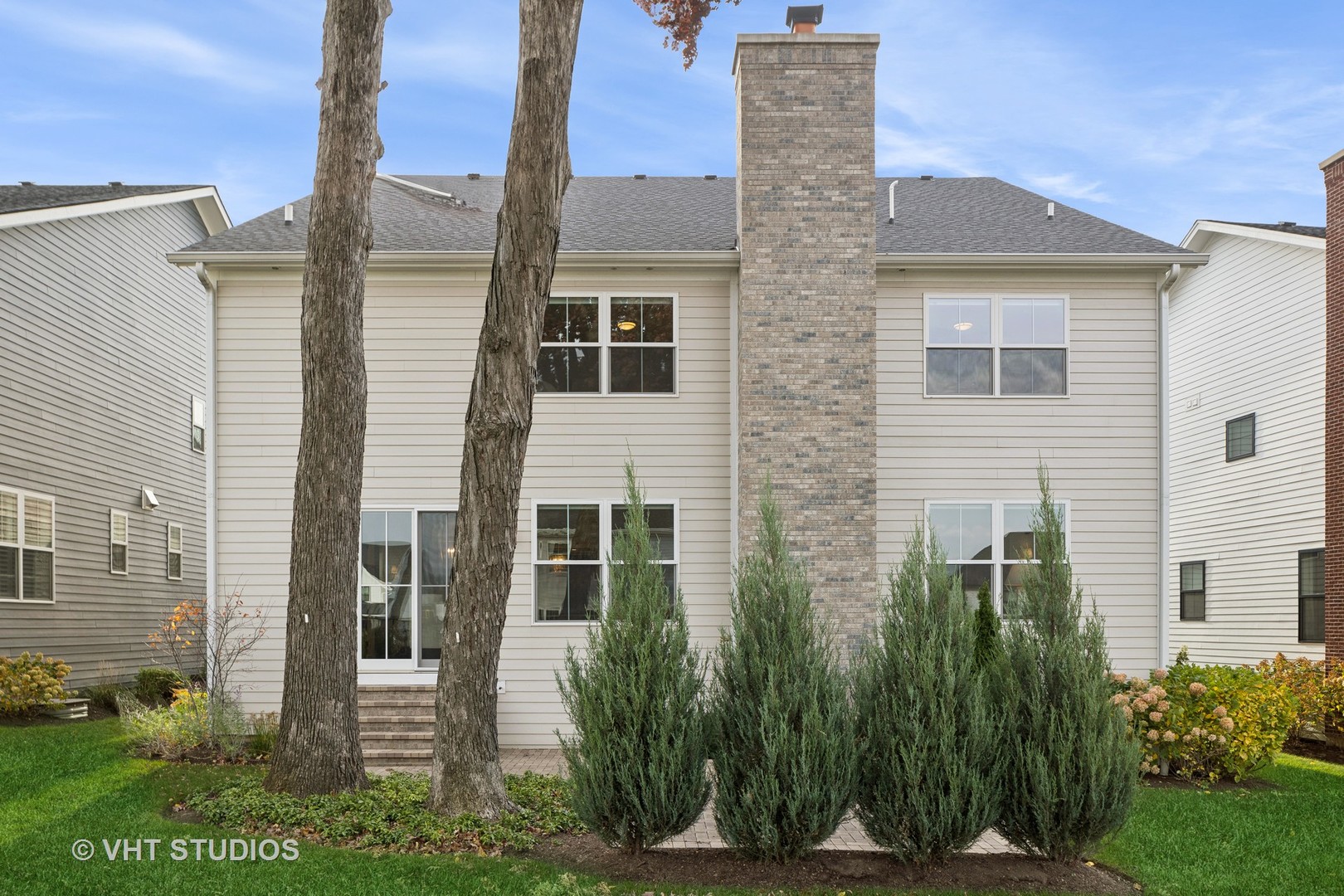 1110 Hickory Drive Western Springs, IL 60558 - Photo 48 of 55 a front view of a house with a garden