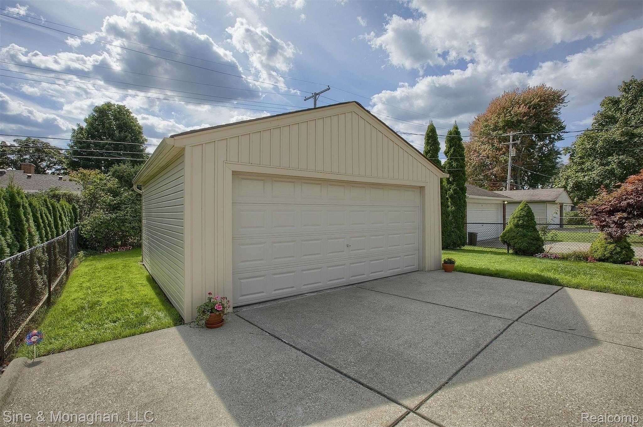 35 Vernier Road Grosse Pointe, MI 48236 - Photo 32 of 38 34-Garage.jpg