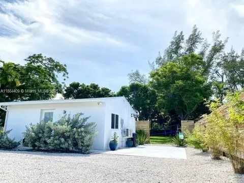 $1,700 | Golden Glades, Miami, FL 33168