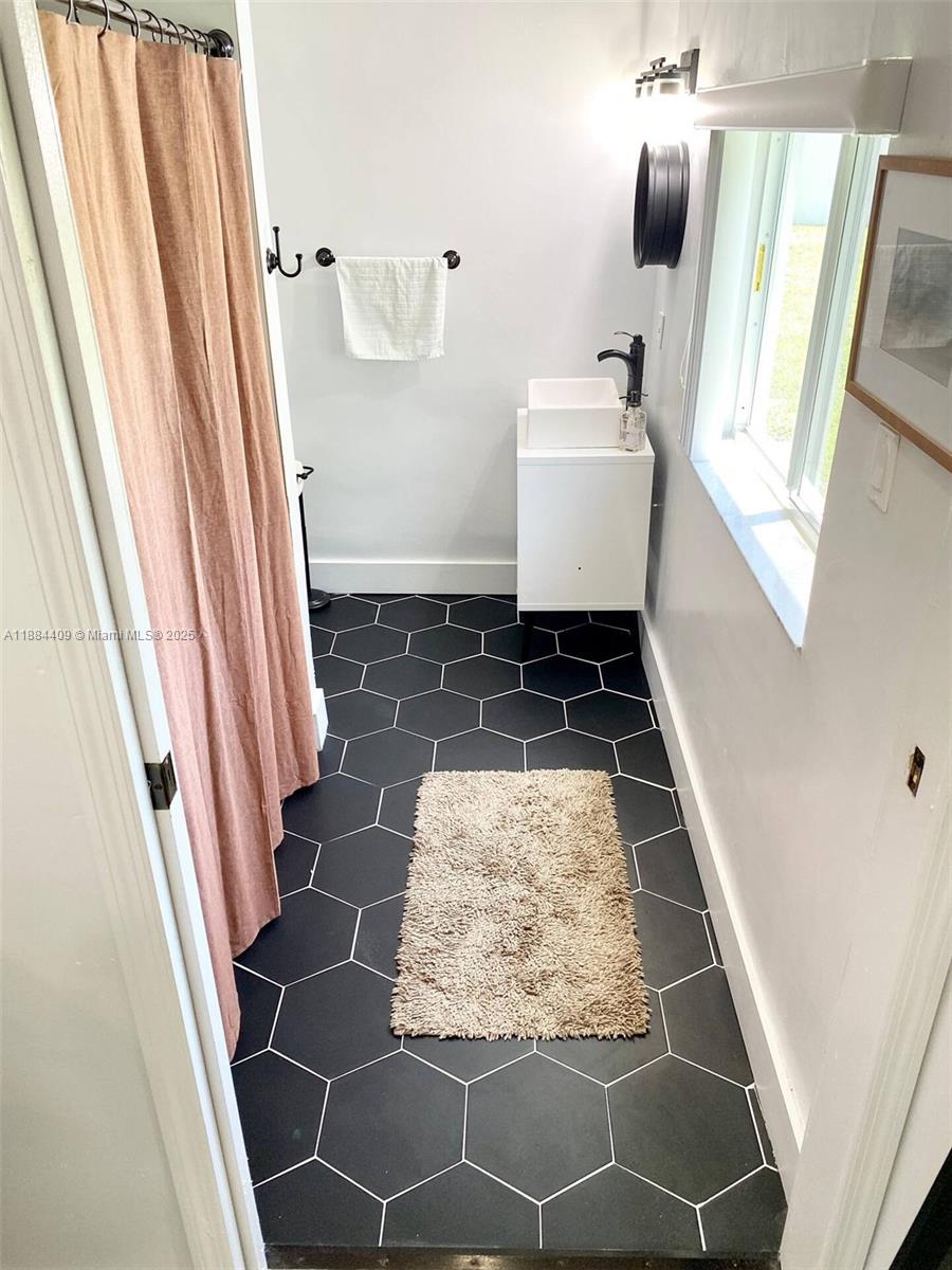 Golden Glades Miami, FL 33168 - Photo 9 of 15