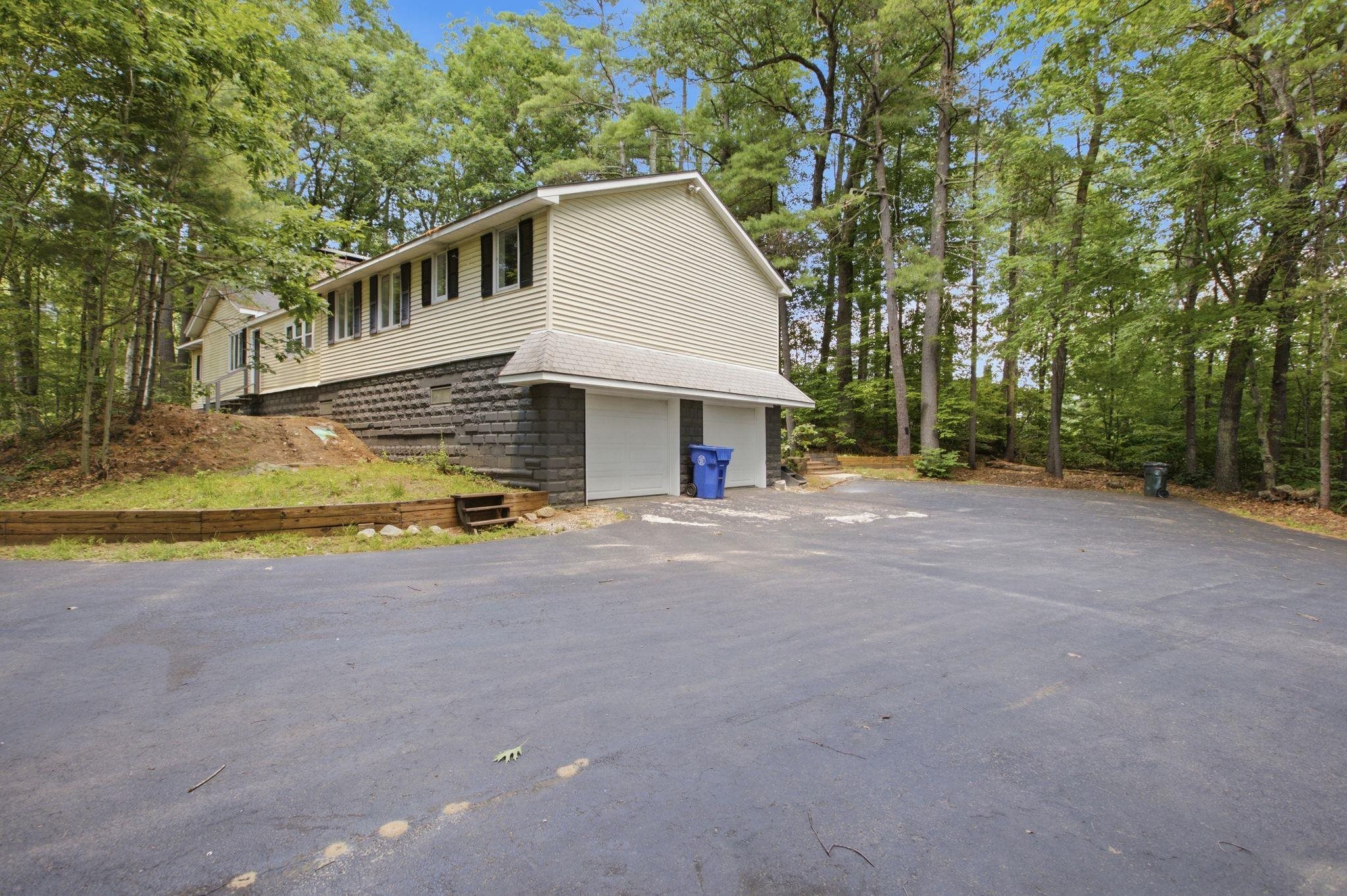 37 Hall Road Londonderry, NH 03053 - Photo 3 of 20