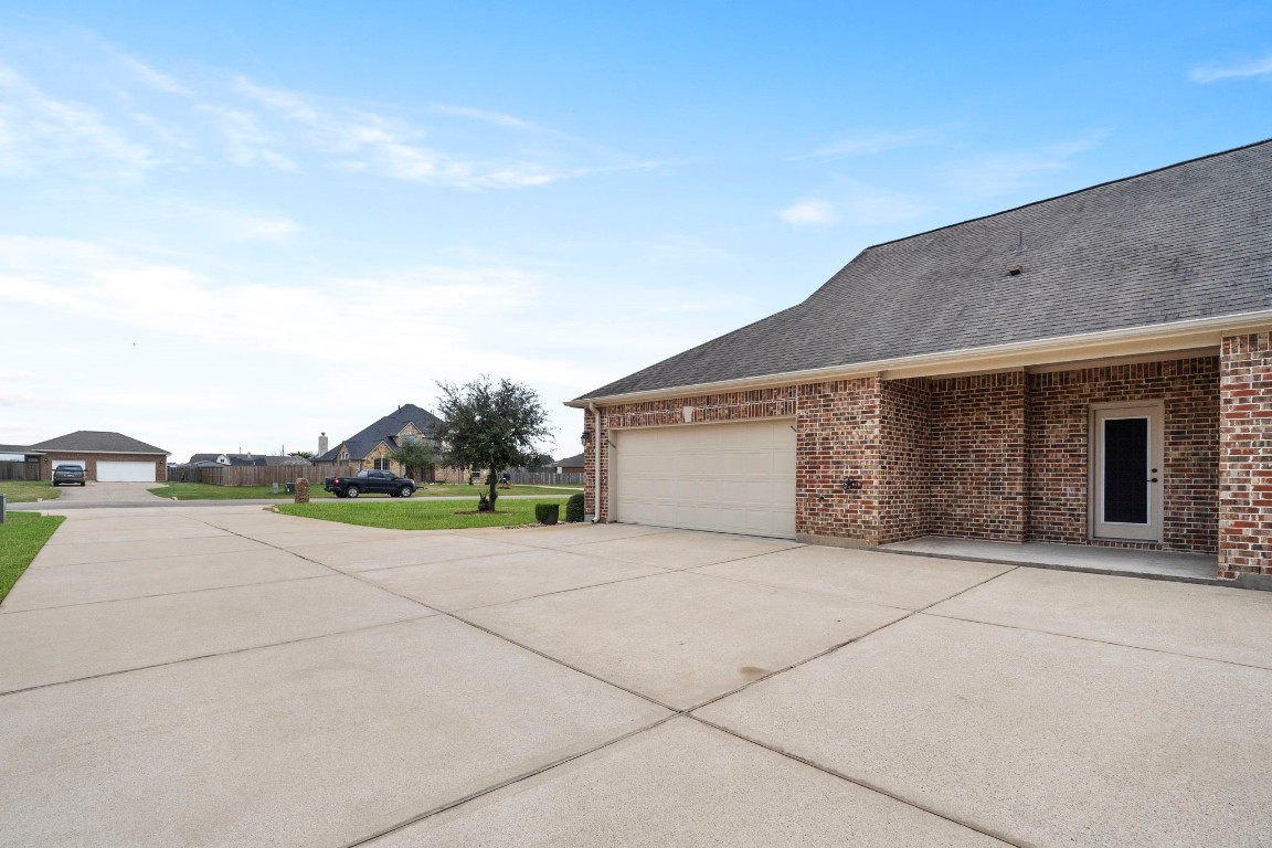 4926 Magnolia Bend Drive Rosharon, TX 77583 - Photo 26 of 27 a view of an house with basketball court
