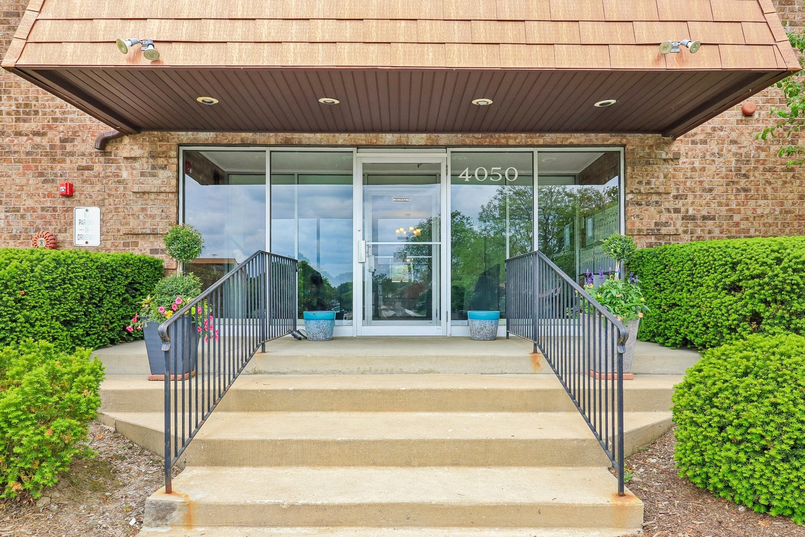4050 Dundee Road, Unit 303 Northbrook, IL 60062 - Photo 33 of 38