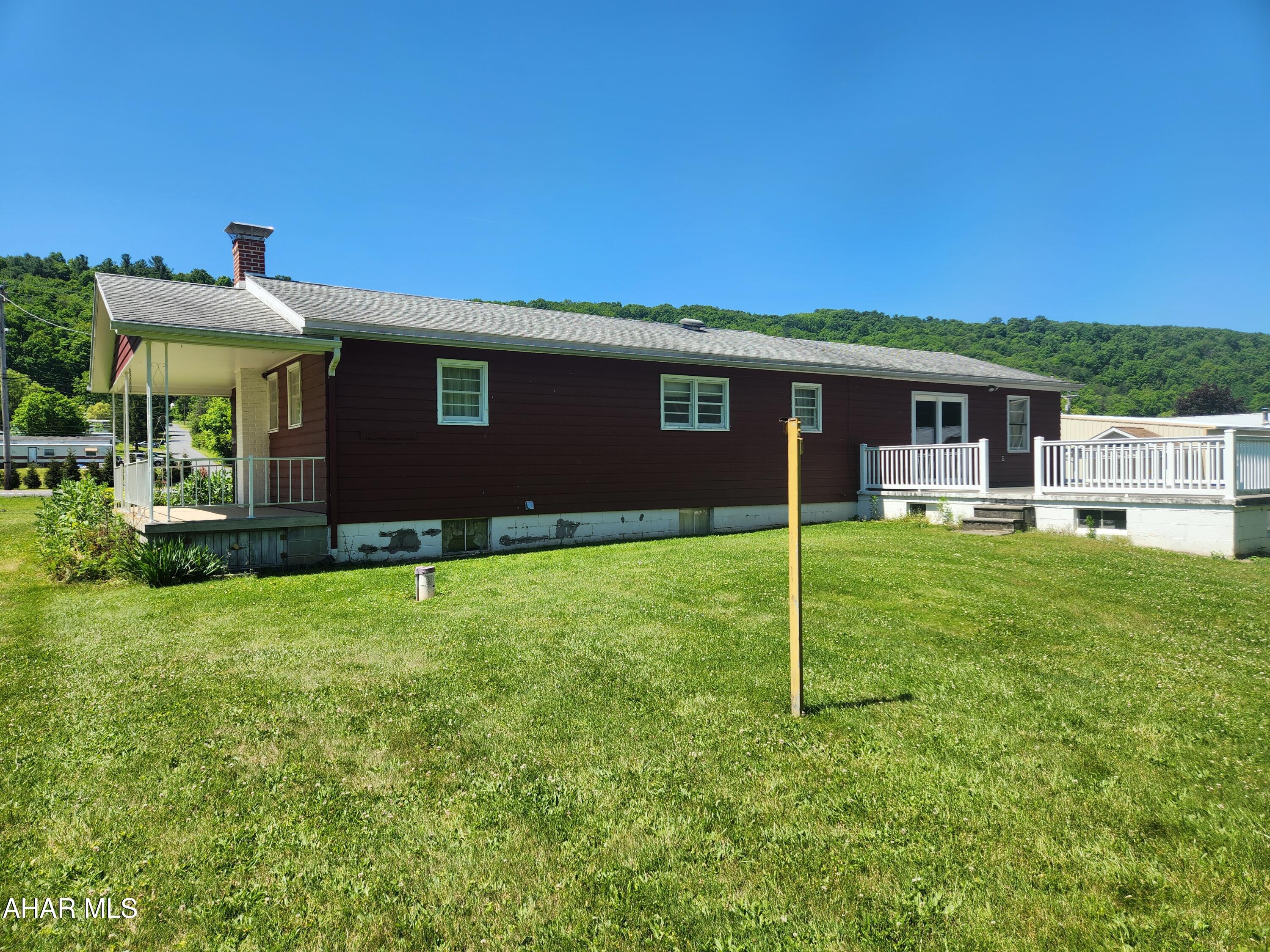 736 Quaker Valley Road New Paris, PA 15554 - Photo 2 of 41