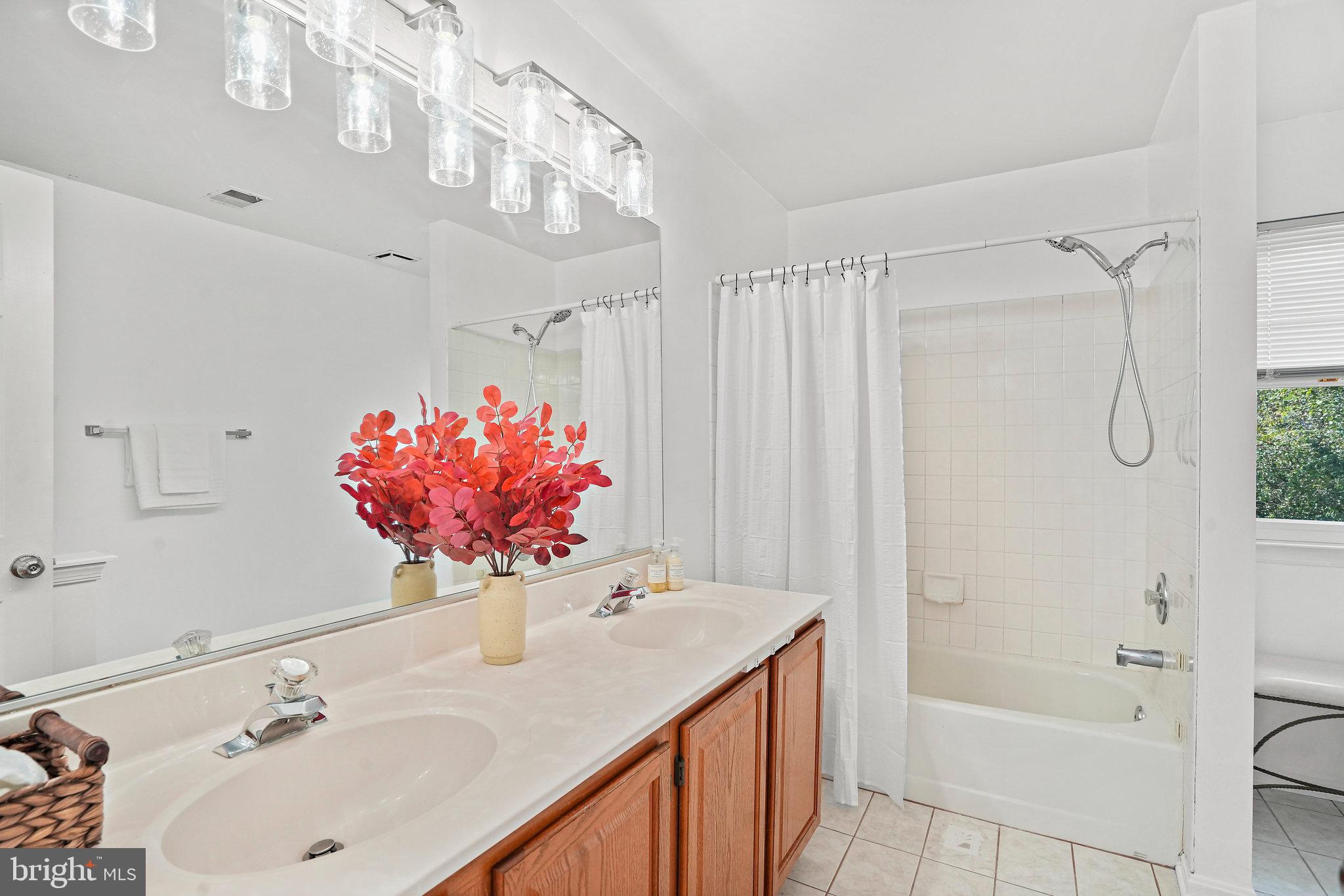 1201 Hunters Mill Avenue Fort Washington, MD 20744 - Photo 20 of 32 Primary Bedroom En Suite Bathroom
