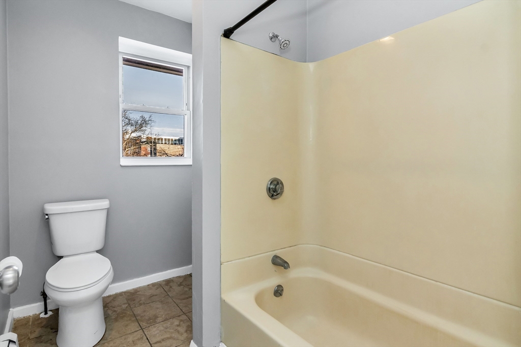 88 Congress Street, Unit 3 Salem, MA 01970 - Photo 17 of 31 a bathroom with a toilet and a bathtub