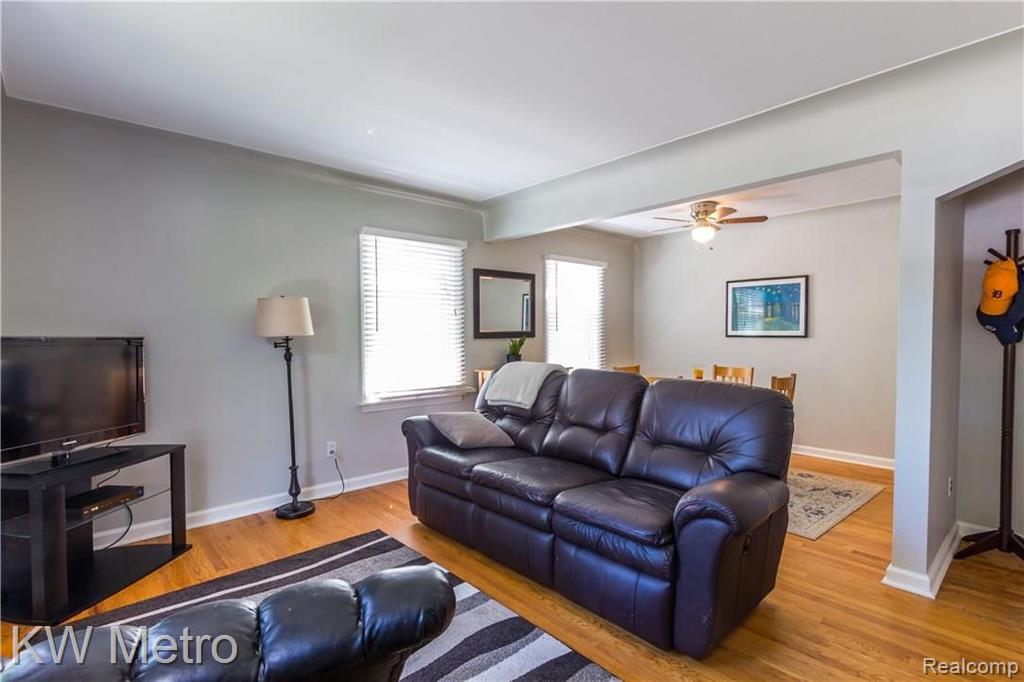 2261 Wiltshire Road Berkley, MI 48072 - Photo 2 of 20