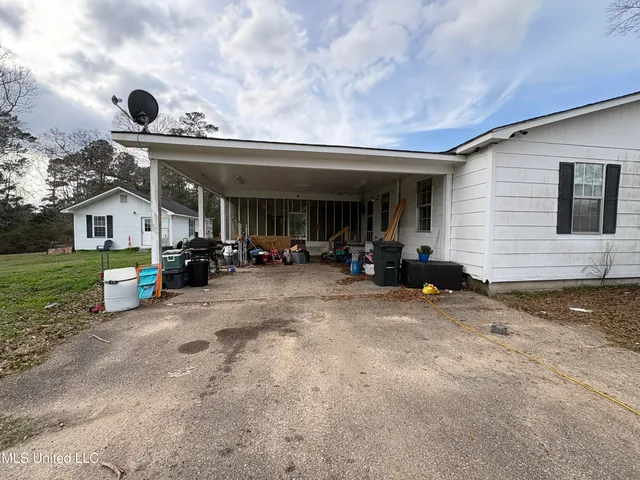 $225,000 | 581 Moselle-Seminary Road, Moselle, MS 39459