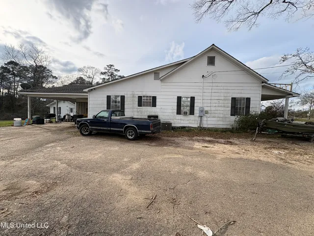 $225,000 | 581 Moselle-Seminary Road, Moselle, MS 39459