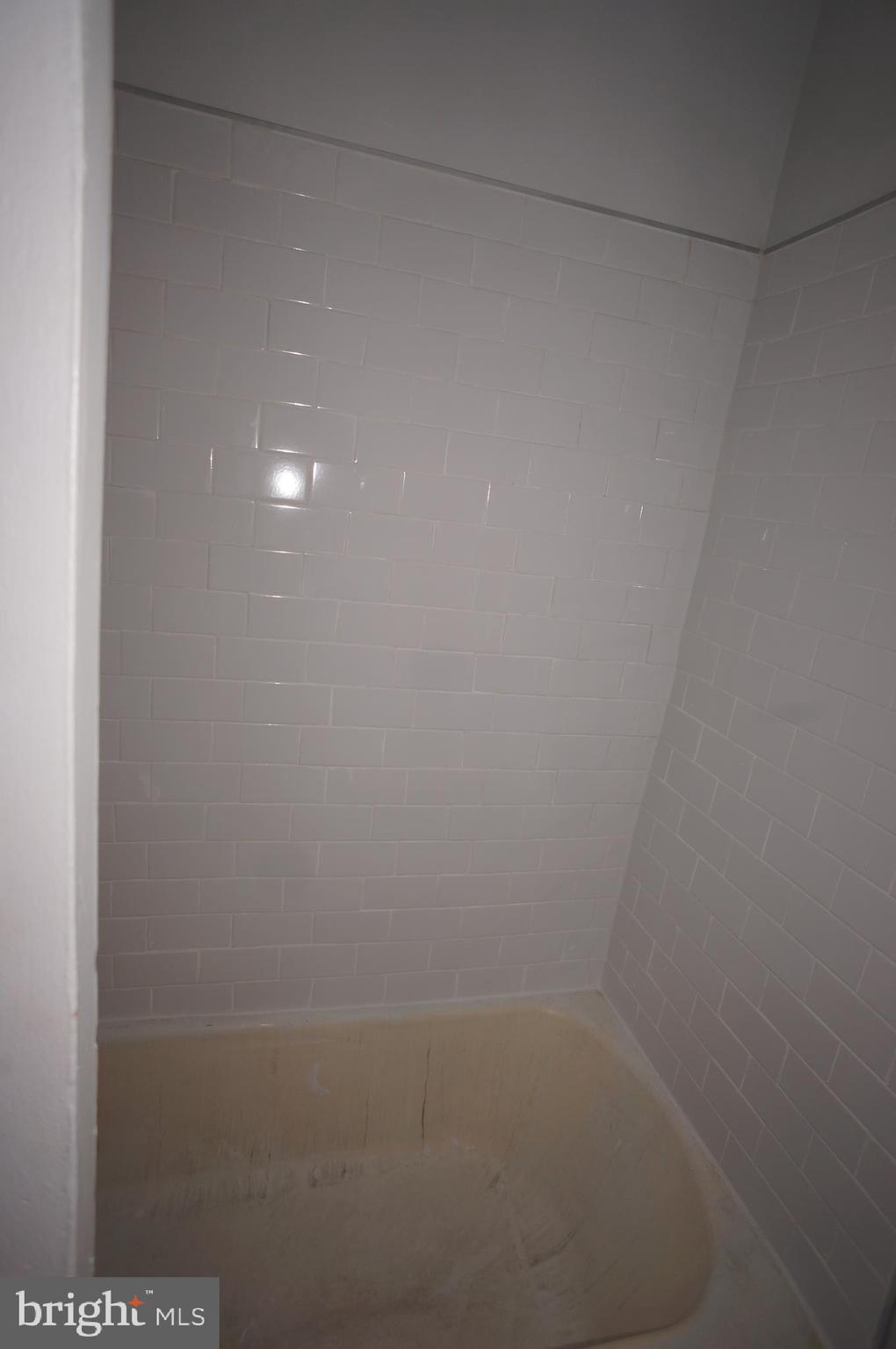 304 South Courthouse Road Arlington, VA 22204 - Photo 12 of 24 Tub