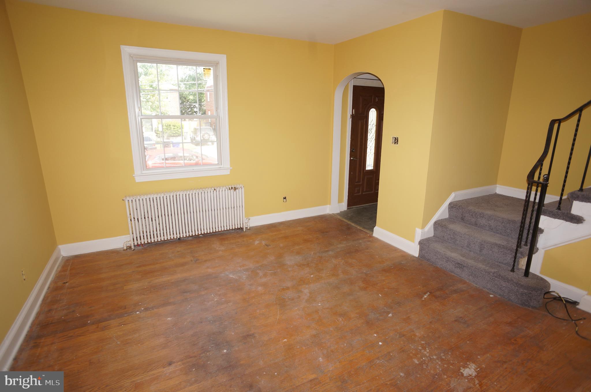 304 South Courthouse Road Arlington, VA 22204 - Photo 3 of 24 Living room