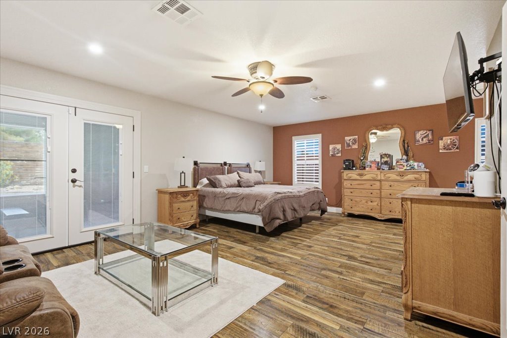 6191 South Lindell Road Las Vegas, NV 89118 - Photo 25 of 53 The spacious primary suite is complete with a jetted tub, roomy walk-in closet, and private enclosed patio retreat.