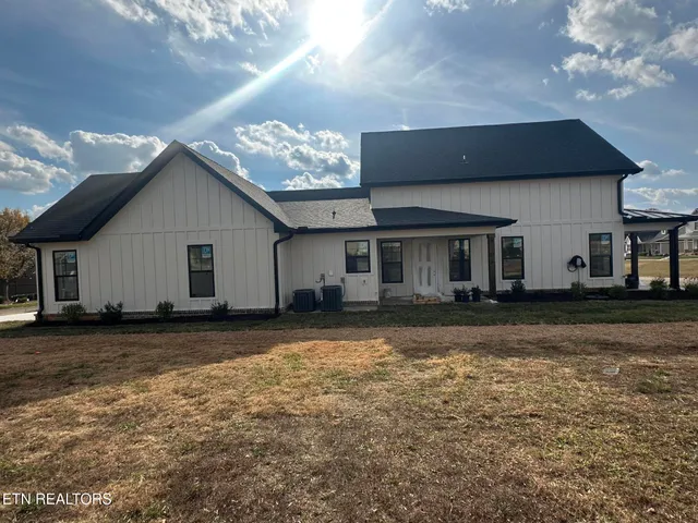 $749,000 | 381 Wildcat Run Drive, Loudon, TN 37774