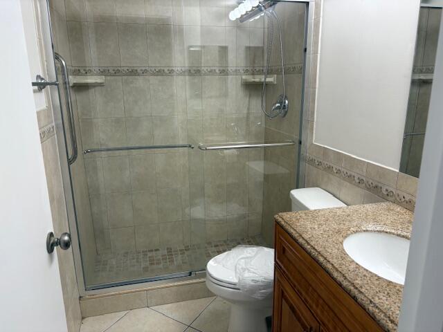 2035 Exeter, Unit 2035 Boca Raton, FL 33434 - Photo 6 of 15 a bathroom with a granite countertop shower a toilet and a sink