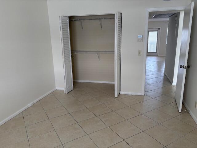 2035 Exeter, Unit 2035 Boca Raton, FL 33434 - Photo 9 of 15 an empty room with mirror