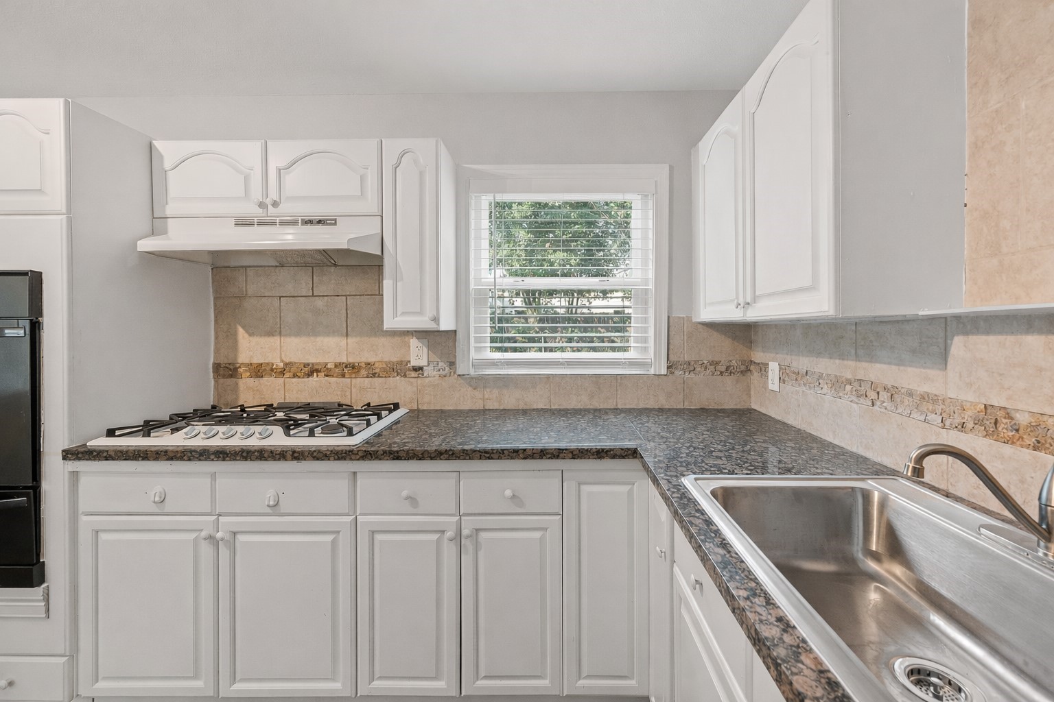 3823 Florinda Street Houston, TX 77021 - Photo 11 of 41 Plenty of cabinet space!