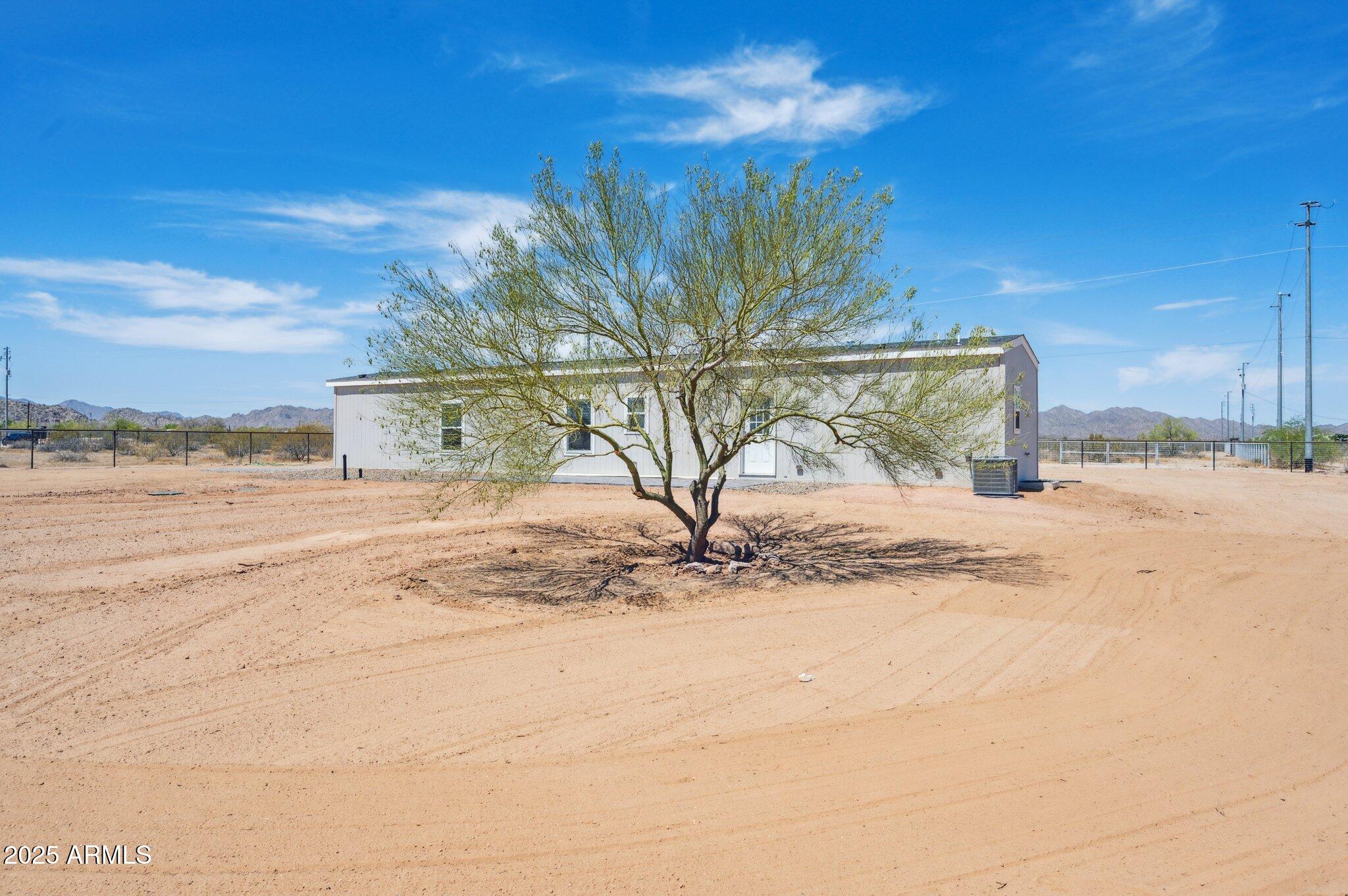 1543 North Ruby Road Maricopa, AZ 85139 - Photo 5 of 32 23-web-or-mls-1543-ruby-rd