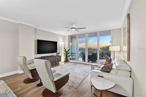 $1,050,000 | 1325 Snell Isle Boulevard Northeast, Unit 302, St. Petersburg, FL 33704