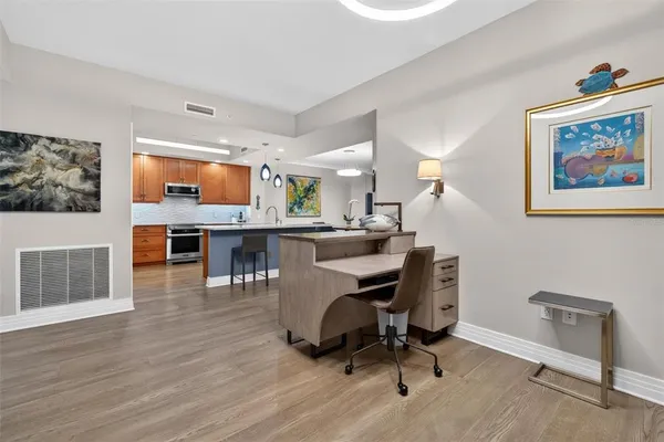 $1,050,000 | 1325 Snell Isle Boulevard Northeast, Unit 302, St. Petersburg, FL 33704