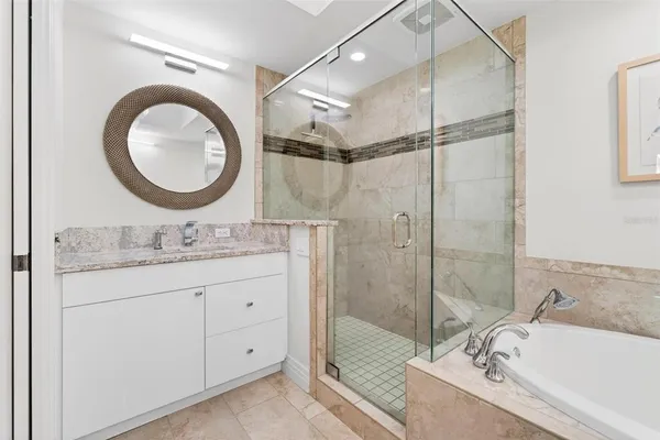 $1,050,000 | 1325 Snell Isle Boulevard Northeast, Unit 302, St. Petersburg, FL 33704