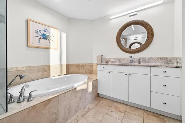 $1,050,000 | 1325 Snell Isle Boulevard Northeast, Unit 302, St. Petersburg, FL 33704