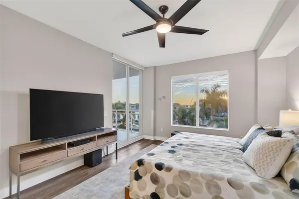 $1,050,000 | 1325 Snell Isle Boulevard Northeast, Unit 302, St. Petersburg, FL 33704