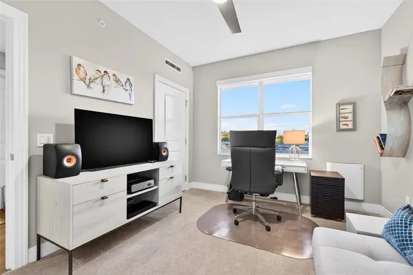 $1,050,000 | 1325 Snell Isle Boulevard Northeast, Unit 302, St. Petersburg, FL 33704