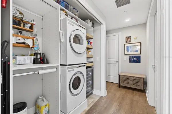 $1,050,000 | 1325 Snell Isle Boulevard Northeast, Unit 302, St. Petersburg, FL 33704