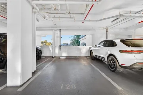 $1,125,000 | 1325 Snell Isle Boulevard Northeast, Unit 302, St. Petersburg, FL 33704