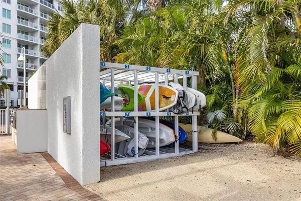 $1,050,000 | 1325 Snell Isle Boulevard Northeast, Unit 302, St. Petersburg, FL 33704