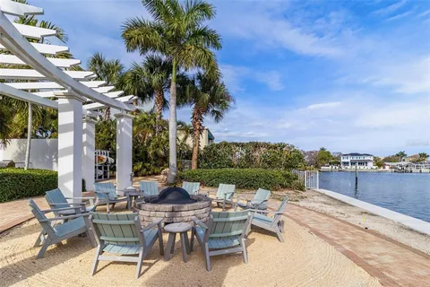 $1,050,000 | 1325 Snell Isle Boulevard Northeast, Unit 302, St. Petersburg, FL 33704