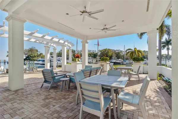 $1,050,000 | 1325 Snell Isle Boulevard Northeast, Unit 302, St. Petersburg, FL 33704