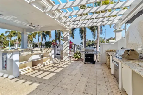 $1,050,000 | 1325 Snell Isle Boulevard Northeast, Unit 302, St. Petersburg, FL 33704