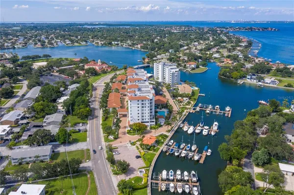 $1,050,000 | 1325 Snell Isle Boulevard Northeast, Unit 302, St. Petersburg, FL 33704