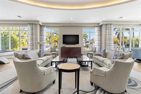 $1,125,000 | 1325 Snell Isle Boulevard Northeast, Unit 302, St. Petersburg, FL 33704