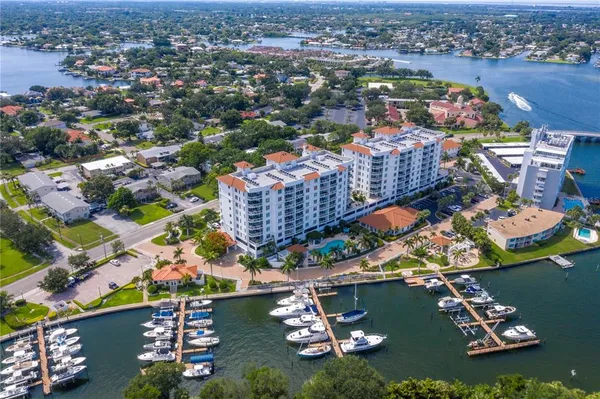 $1,050,000 | 1325 Snell Isle Boulevard Northeast, Unit 302, St. Petersburg, FL 33704