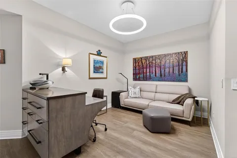 $1,050,000 | 1325 Snell Isle Boulevard Northeast, Unit 302, St. Petersburg, FL 33704