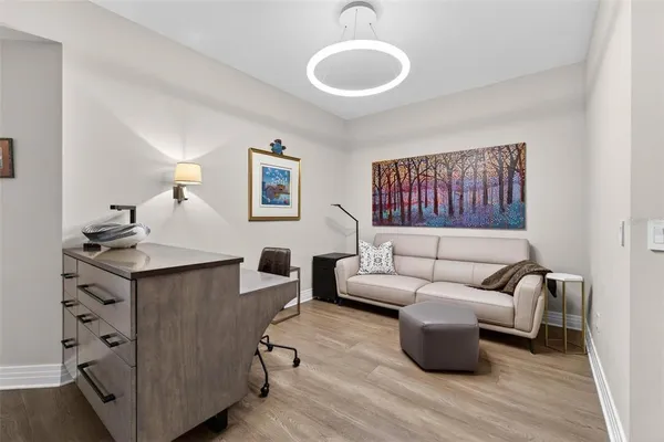 $1,050,000 | 1325 Snell Isle Boulevard Northeast, Unit 302, St. Petersburg, FL 33704