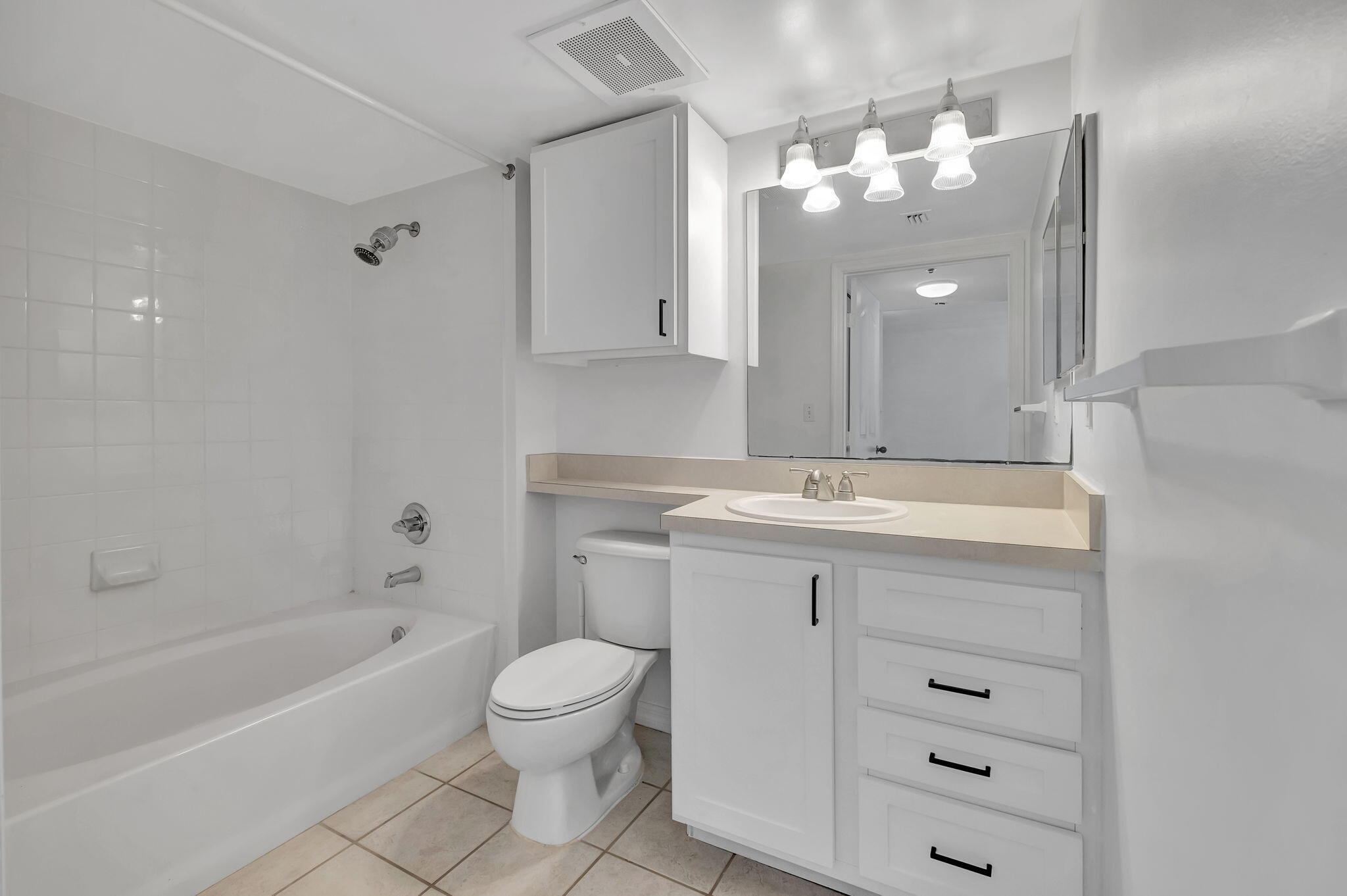 2665 Southwest 37th Avenue, Unit 207 Miami, FL 33133 - Photo 13 of 20 Secondary Bathroom